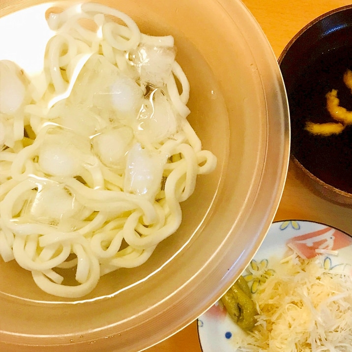 ひやしうどん●白髪ネギのみじん切りでいただく